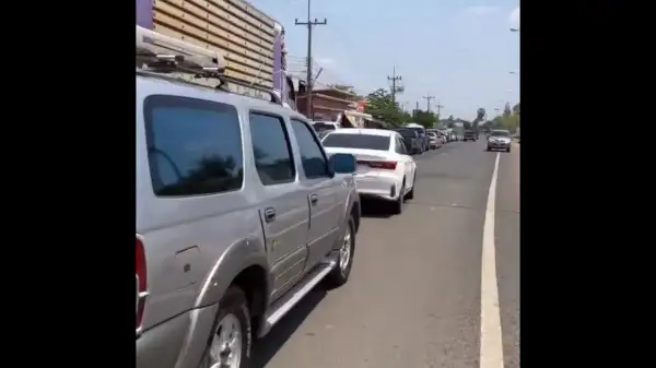 ภาพข่าว บุรีรัมย์ แห่เติมน้ำมันทำยอดขายพุ่งเท่าตัวก่อนจะปรับราคาขึ้น - TIGER NEWS REPORT