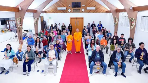 ภาพข่าว ปทุมธานี วัดพระธรรมกายในสหรัฐชวนชุมชนท้องถิ่นนั่งสมาธิ แผ่เมตตาเติมสมดุลชีวิตในคืนวันเพ็ญ - TIGER NEWS REPORT