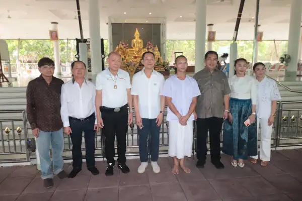 ภาพข่าว สาธุชนคนพัทยาแห่ร่วมพิธีปลงผม “นาคปริ้นซ์-ณัฐภัควัฒน์ ธีระพรสถานนนท์” ลูกชายเสี่ยสม พัทยา - TIGER NEWS REPORT