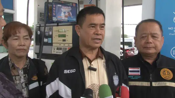 ภาพข่าว บุรีรัมย์ รองผู้ว่า พาณิชย์ยอมรับน้ำมันไม่พอย้ำผู้ประกอบการทำตามกฎหมาย - TIGER NEWS REPORT