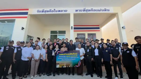 ภาพข่าว ปทุมธานี บิ๊กแจ็ส ร่วมทุกภาคส่วนมอบบ้าน 2 ล้าน สานฝัน หมวดวายุ วีรบุรุษผู้สละชีพเพื่อชาติ - TIGER NEWS REPORT