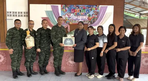 ภาพข่าว ศรีสะเกษ/ กองพันทหารมราบที่ 71 มอบเกียรติบัตรให้แก่นักข่าวชายแดนภูมะเขือ - TIGER NEWS REPORT