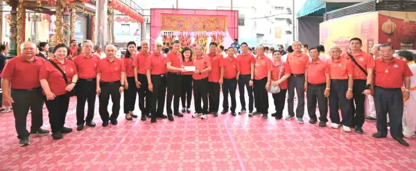 ภาพข่าว มูลนิธิป่อเต็กตึ๊ง จัดพิธีต้อนรับและอัญเชิญขบวนเจ้าแม่ลิ้มกอเหนี่ยวจากหาดใหญ่ ประจำปี 2569 ประดิษฐาน ณ ลานสำนักงาน มูลนิธิป่อเต็กตึ๊ง พลับพลาไชย - TIGER NEWS REPORT