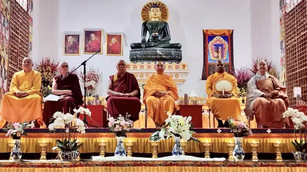 ภาพข่าว ปทุมธานี พระธรรมทูตไทยปาฐกถาเวทีสัมมนาสันติภาพโลกเริ่มที่ใจ บนเวทีนานาชาติฉลอง 90 ปีองค์ดาไลลามะ - TIGER NEWS REPORT