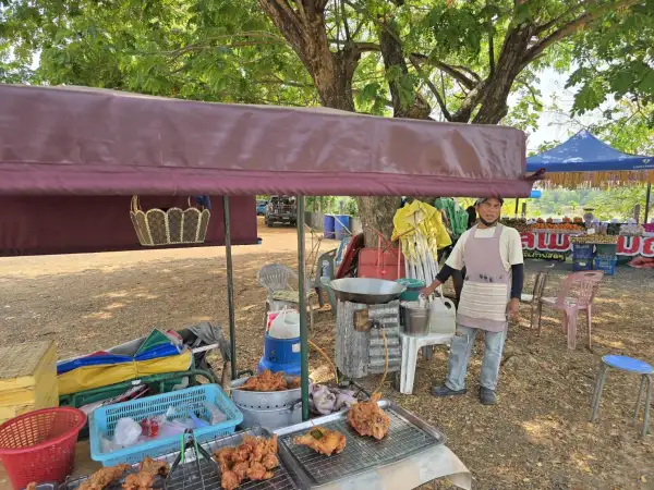 ภาพข่าว บุรีรัมย์ คนชายแดนถามเขมรจะรบกันเพื่อ เสียหายทั้งสองฝ่าย - TIGER NEWS REPORT