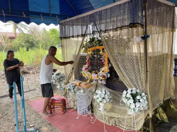 ภาพข่าว บุรีรัมย์ หนุ่มเพิ่งออกจากคุกวันเดียวต้องสงสัยทุบหัวโหดคนบ้านเดียวกันล่องหน - TIGER NEWS REPORT