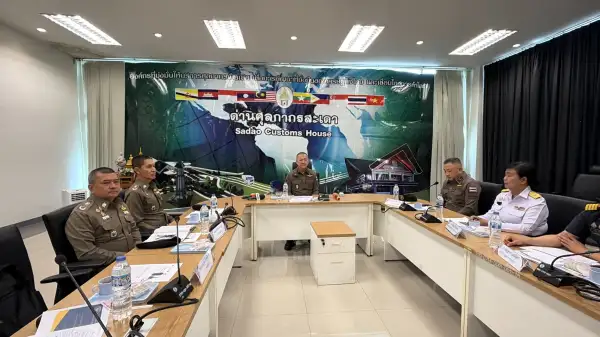 ภาพข่าว สงขลา/สะเดา รอง ผบ.ตร.บินด่วนลงพื้นที่ชายแดนไทย-มาเลเซีย สั่งสกัดกั้นน้ำมันไทย-มาเลเซียเข้าออกระหว่างประเทศ - TIGER NEWS REPORT