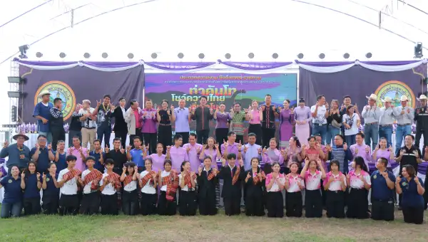 ภาพข่าว กาฬสินธุ์ มหกรรมประกวดควายท่าคันโท รวมสุดยอดพ่อพันธุ์-แม่พันธุ์ ชิงถ้วยพระราชทานคึกคัก - TIGER NEWS REPORT