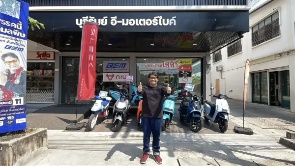 ภาพข่าว บุรีรัมย์ ไรเดอร์สู้ค่าน้ำมันพุ่ง แห่เช่ารถไฟฟ้าลดต้นทุน ร้านผุดชูไอเดีย พรรคนี้ลดมลพิษ - TIGER NEWS REPORT