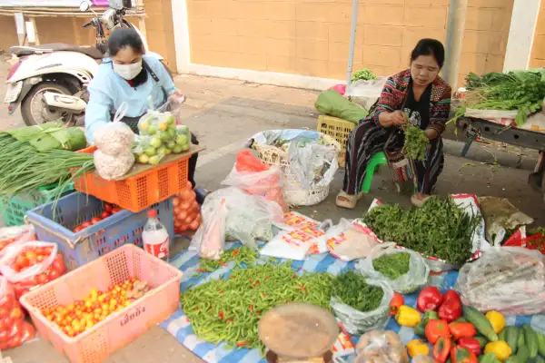 ภาพข่าว แม่ฮ่องสอนสินค้าบางตัวเช่นปุ๋ยเริ่มปรับราคาขึ้นมาบ้าง ส่วนอาหารสัตว์ยังคงราคาเดิม ผลิตทางการเกษตรก็ยังคงราคาเดิมเช่นกัน - TIGER NEWS REPORT