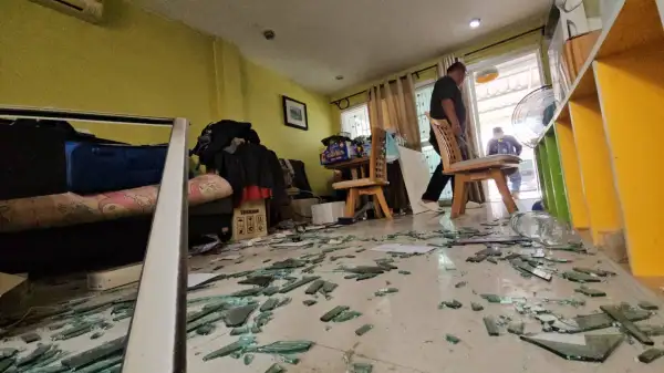 ภาพข่าว ปทุมธานี พฐ. ลุยตรวจบ้านต้นเหตุแก๊สบึ้มวิลล่าเจ้าพระยาเสียหายบานปลายทะลุ 22 หลัง - TIGER NEWS REPORT