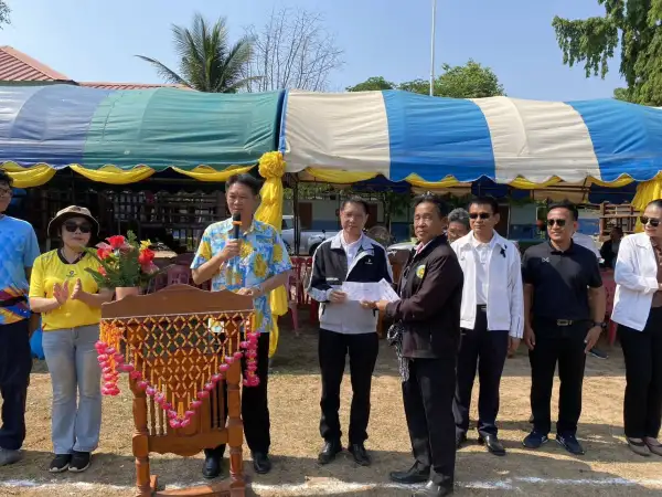 ภาพข่าว “เอกภาพ”โฆษกกระทรวงเกษตรและสหกรณ์ ในนามนายกสมาคมกีฬาจังหวัดร้อยเอ็ดเปิดการแข่งขันกีฬาต้านยาเสพติดตำบลโคกสว่างอ.หนองพอกจ.ร้อยเอ็ด - TIGER NEWS REPORT