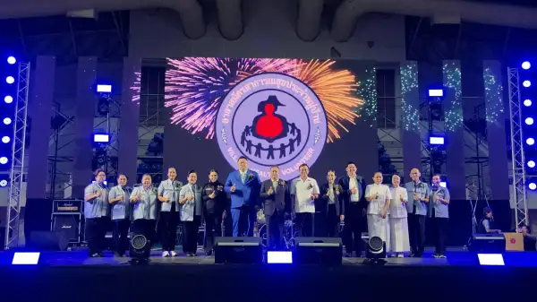 ภาพข่าว ปทุมธานี อบจ.ร่วม อปท.สดุดีนักรบชุดเทา ผงาดพลัง อสม. หมื่นคนก้าวสู่ยุคสมาร์ท - TIGER NEWS REPORT