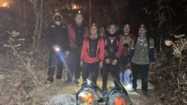 ภาพข่าว เร่งดับไฟป่าบ้านขุนกลางหวิดลามเข้าหมู่บ้าน - TIGER NEWS REPORT