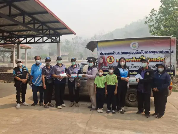 ภาพข่าว หน่วยงานรัฐในตำบลปางหมู อ.เมืองแม่ฮ่องสอน จ.แม่ฮ่องสอน จัดรณรงค์ป้องกันฝุ่นพิษด้วยการสวมหน้ากากอนามัยเพื่อป้องกันฝุ่นพิษที่ส่งผลกระทบต่อสุขภาพของประชาชนโดยตรง - TIGER NEWS REPORT