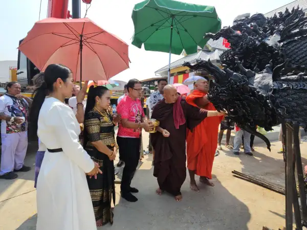 ภาพข่าว ครอบครัวแก้วแสง จัดสร้างพญานาค 7 เศียร สูง 9 ม. - TIGER NEWS REPORT