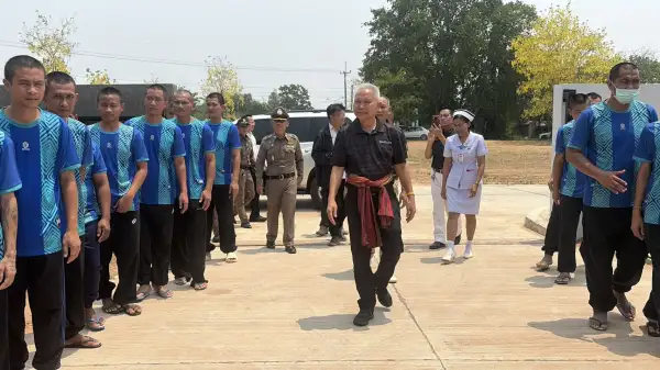 ภาพข่าว บุรีรัมย์ ปธ สภาแย้มแก้กฎหมายยาเสพติดเข้ม ใช้ค่ายทหารเป็นศูนย์บำบัดเชื่อ - TIGER NEWS REPORT