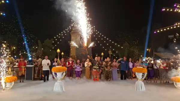 ภาพข่าว อุตรดิตถ์”แต่งชุดนักรบเปิดงานเทิดพระเกียรติวีรชนคนกล้า และบูชาเถ้าอัฐิพระยาพิชัยดาบหัก ยิ่งใหญ่อลังการ - TIGER NEWS REPORT