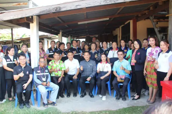 ภาพข่าว ร้อยเอ็ด เยี่ยมบ้านผู้สูงอายุ 100 ปี ในกิจกรรม “ผู้ว่าฯ สานพลัง CSR ดูแลผู้สูงอายุ 100 ปี” - TIGER NEWS REPORT