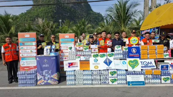 ภาพข่าว ผู้ว่าพังงา เปิดศูนย์ปฏิบัติการป้องกันและลดอุบัติเหตุทางถนนและทางน้ำช่วงเทศกาลสงกรานต์  ปล่อยแถวรณรงค์ป้องกันลดอุบัติเหตุช่วงสงกรานต์ 10-16 ปี69 - TIGER NEWS REPORT