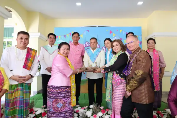 ภาพข่าว ปทุมธานี สืบสานวิถีรามัญ จัดขบวนแห่สุดยิ่งใหญ่ ส่งข้าวแช่พ่อเมือง รับสงกรานต์ปี 2569 - TIGER NEWS REPORT