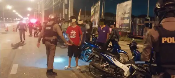 ภาพข่าว ตำรวจบางพลีไม่หลับไม่นอนซุ่มดักจับเด็กแว้นป่วนถนนหลวงยึดของกลางเพียบ - TIGER NEWS REPORT