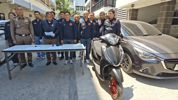 ภาพข่าว ปทุมธานี ตร.สืบสวนธัญบุรีจับแล้วมือปืนยิงวัยโจ๋ 17 ปี เสียชีวิตคลอง 11 - TIGER NEWS REPORT