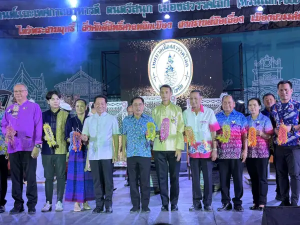 ภาพข่าว เทศบาลเมืองสวรรคโลกจัดต้อนรับยิ่งใหญ่กลับสู่มาตุภูมิ มหาสงกรานต์ - TIGER NEWS REPORT