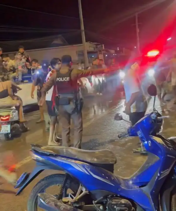 ภาพข่าว บุรีรัมย์ ตะลุมบอลแลกมีดเลือดสาดกลางวงสาดน้ำสงกรานต์ไม่สนตำรวจ - TIGER NEWS REPORT