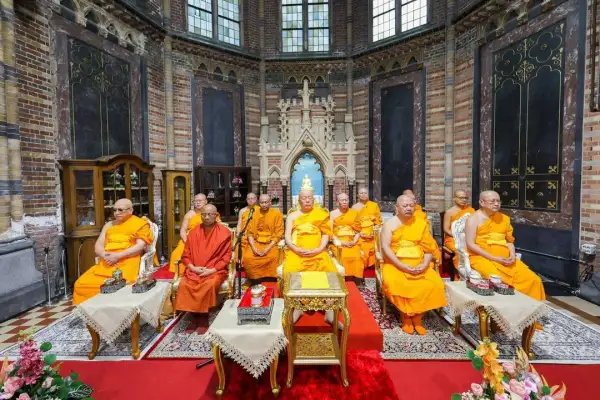 ภาพข่าว ปทุมธานี พุทธศาสนิกชนยุโรปกว่า 500 คน ร่วมพิธีบรรจุพระบรมสารีริกธาตุ ณ วัดพระธรรมกายเนเธอร์แลนด์ - TIGER NEWS REPORT